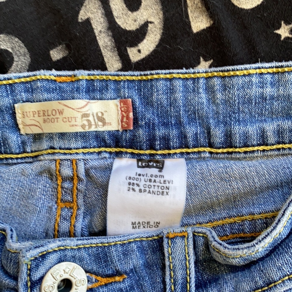 Levi Cut Off Denim Shorts - Picture 3 of 6
